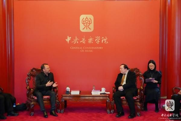 1 会谈中景(600).jpg